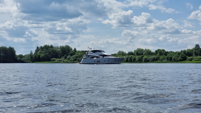 Я на воде, яхта – тоже. Отправляемся в путь синхронно.