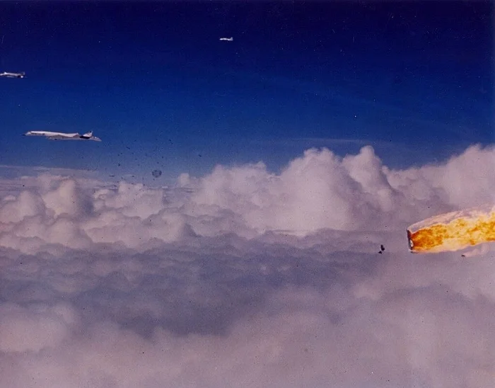 Последний полёт "Валькирии" История крушения американского сверхзвукового бомбардировщика Авиация, Полет, Самолет, Авиакатастрофа, Катастрофа, Авария, США, Холодная война, Пилот, Военная авиация, Сверхзвуковой самолет, Длиннопост