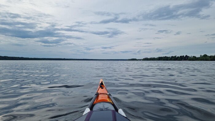 ГРЭС за спиной, а Волга опять стала почти безлюдной. Тишина и простор.