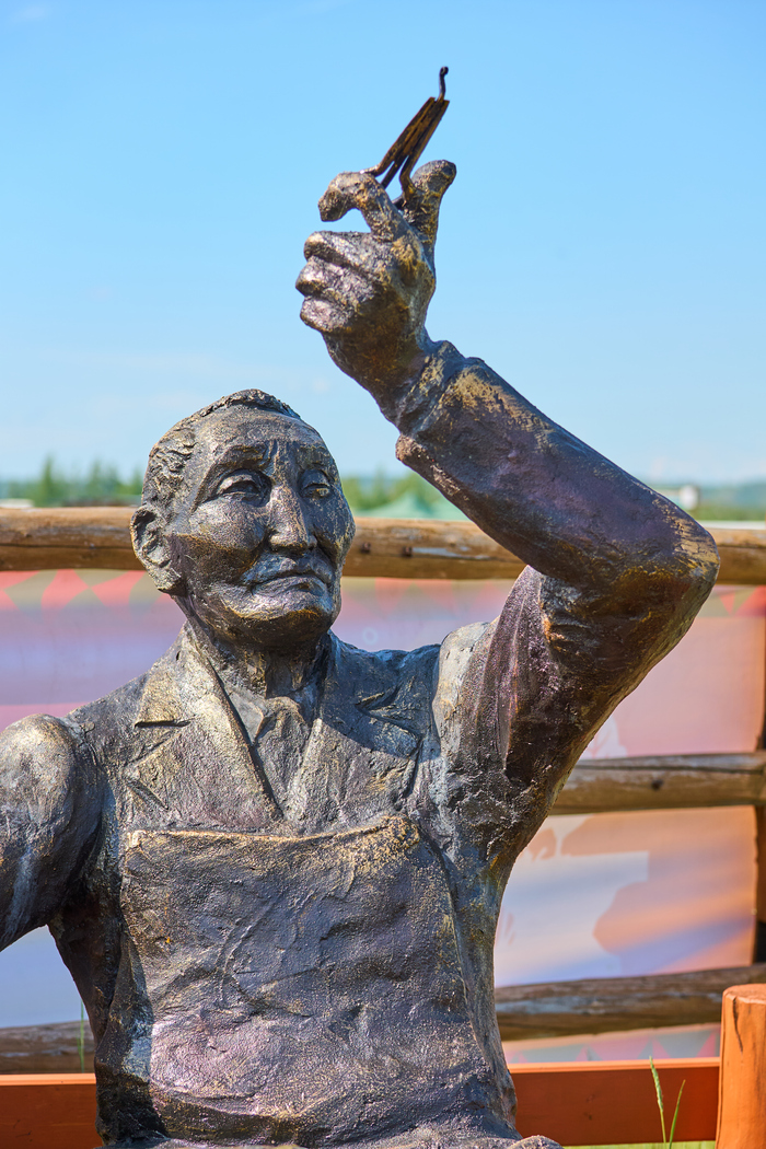 Экспонат выставки работ якутских кузнецов и скульпторов