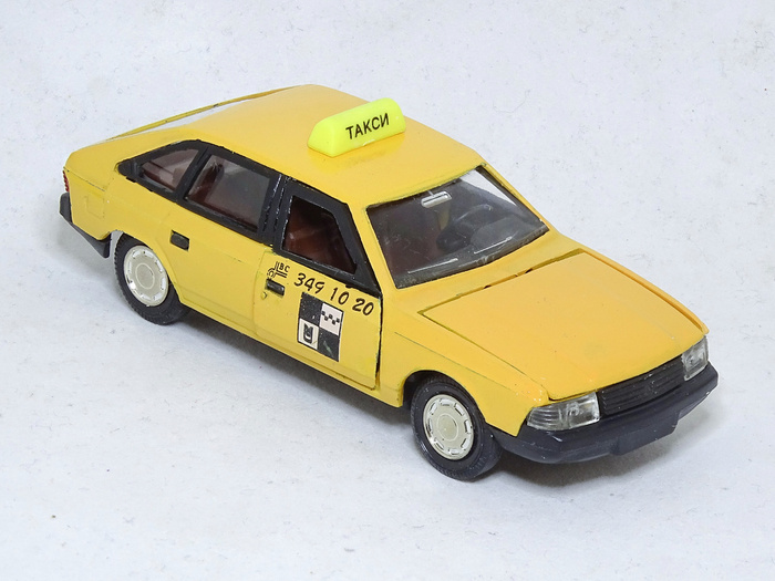 Рис. 8. Саратовская модель автомобиля Москвич-2141 Такси после восстановления
