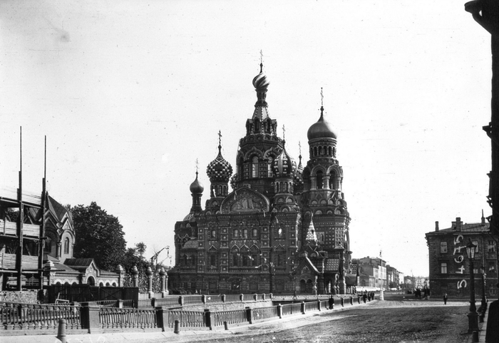 Храм Спаса-на-Крови в 1914 году.