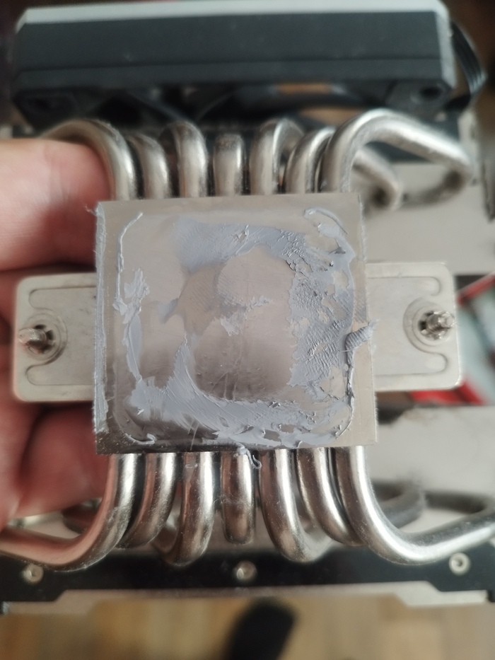 в руках древняя вертушка GameStorm AsasinIII