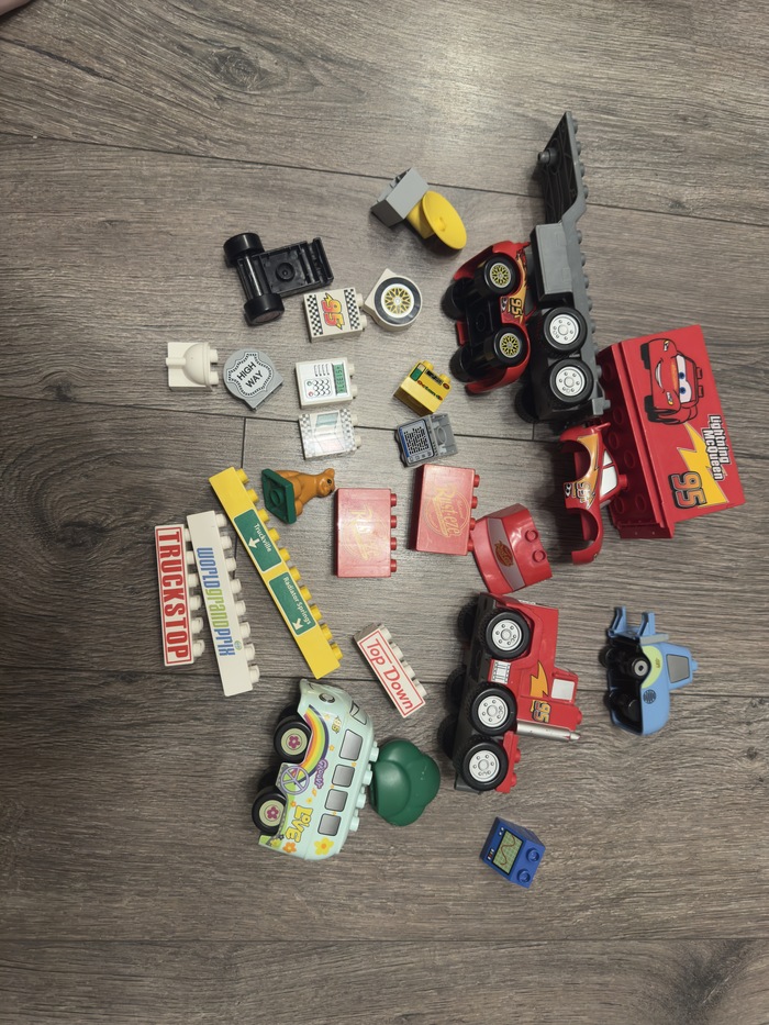 у меня скопилось очень много странно лего с маквином тут две серии 5818 и 5816 да они немного не полные чего-то где-то не хватает и у меня вопрос стоит ли хранить его или продать на авито и забыть или же наооборот докупить детали чтобы были полные наборы?