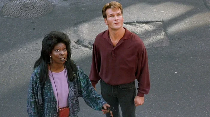 «Привидение» – один из самых красивых и трогательных фильмов о любви, которая оказалась сильнее самой смерти Патрик суэйзи, Вупи голдберг, Фильмы, Длиннопост, Фото со съемок, Деми Мур «Привидение» – один из самых красивых и трогательных фильмов о любви, которая оказалась сильнее самой смерти Патрик суэйзи, Вупи голдберг, Фильмы, Длиннопост, Фото со съемок, Деми Мур