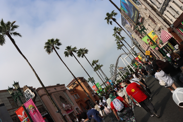       Universal, Disney     2   2 . 2  , , ,  ,  , , , , , 