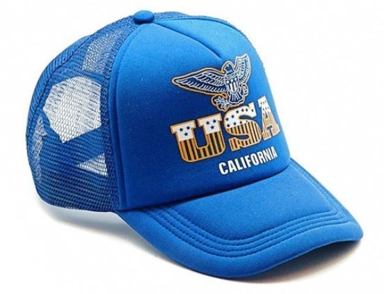 У нас, мелких, таких кепок не было. Пацаны постарше носили. Не все, только самые модные.