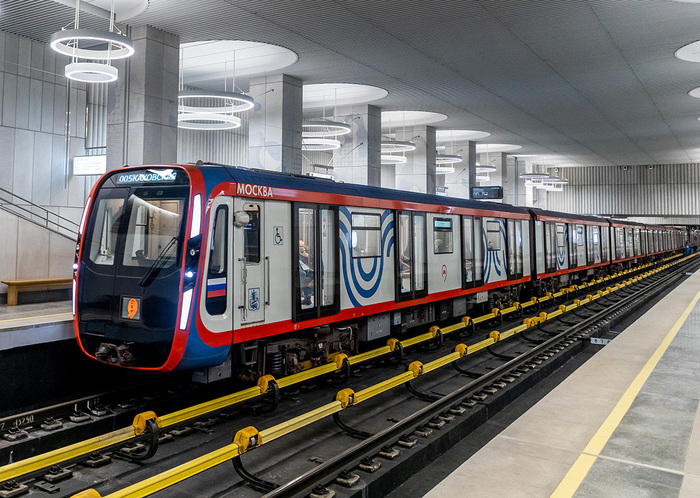 «Осторожно, голос заменяется». В московском метро тестируют диктора-нейросеть