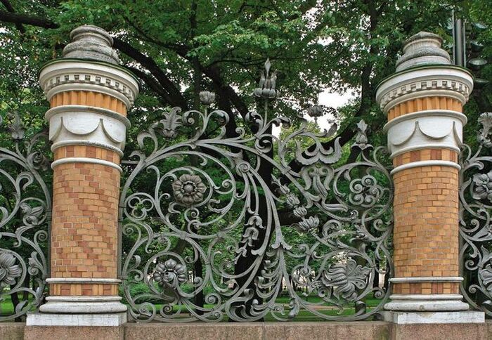 Фрагмент ограды Михайловского сада Русского музея