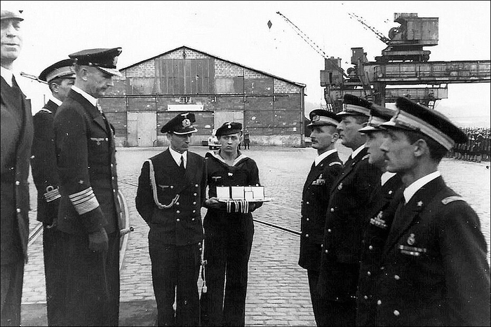 Награждение экипажа "Энрико Таццоли"