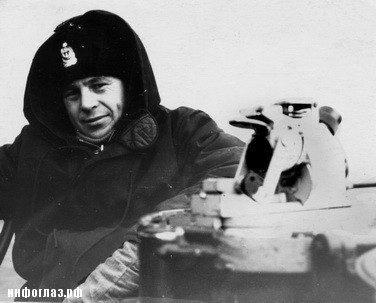 Командир К-424 капитан 2 ранга Н.Иванов на мостике.