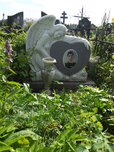 Похоронен на Знаменском кладбище в посёлке Горки-2