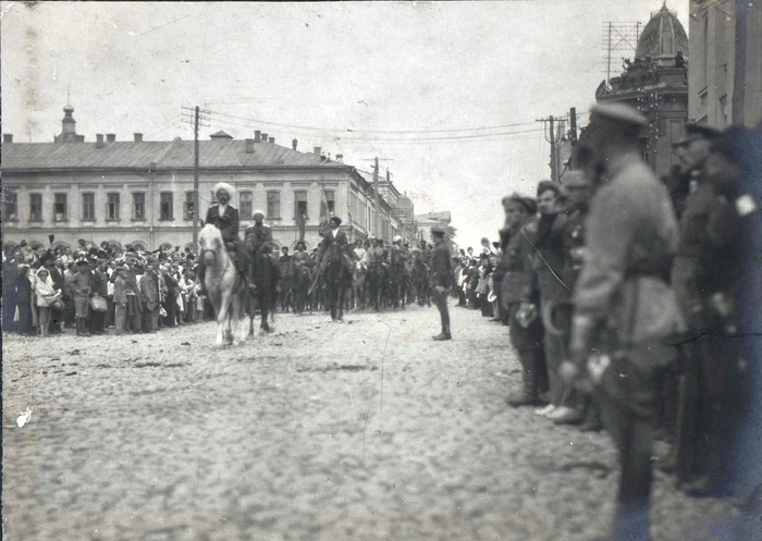 Добровольческая армия в Харькове в 1919 году.