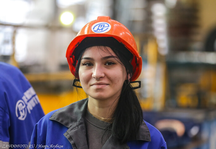 Из серии «Именно они делают Россию великой» - снято мной на заводе ПАО «Тюменские моторостроители»