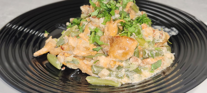 Выкладываю на тарелки и посыпаю зеленью!