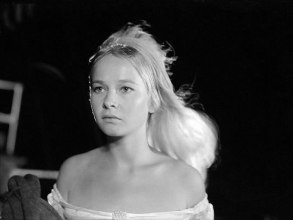 Дэзи Гарвей - "Бегущая по волнам" (1967).