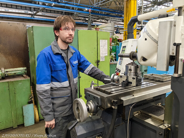 Из серии «Именно они делают Россию великой» - снято мной на заводе ПАО «Тюменские моторостроители»