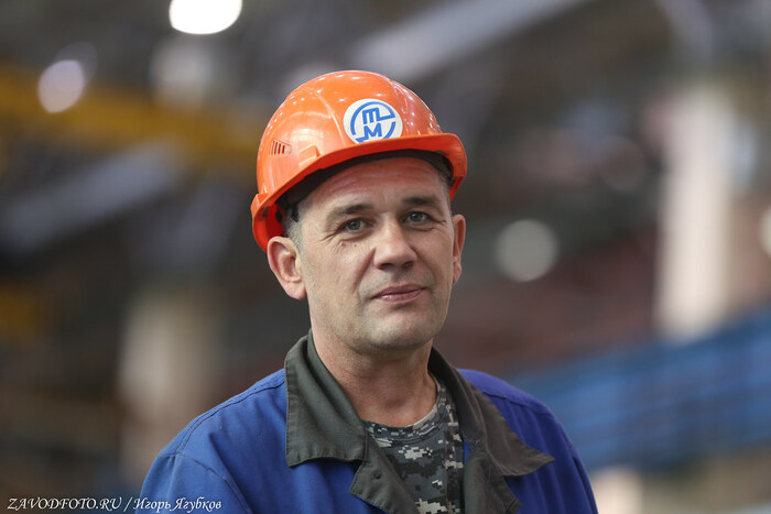 Из серии «Именно они делают Россию великой» - снято мной на заводе ПАО «Тюменские моторостроители»