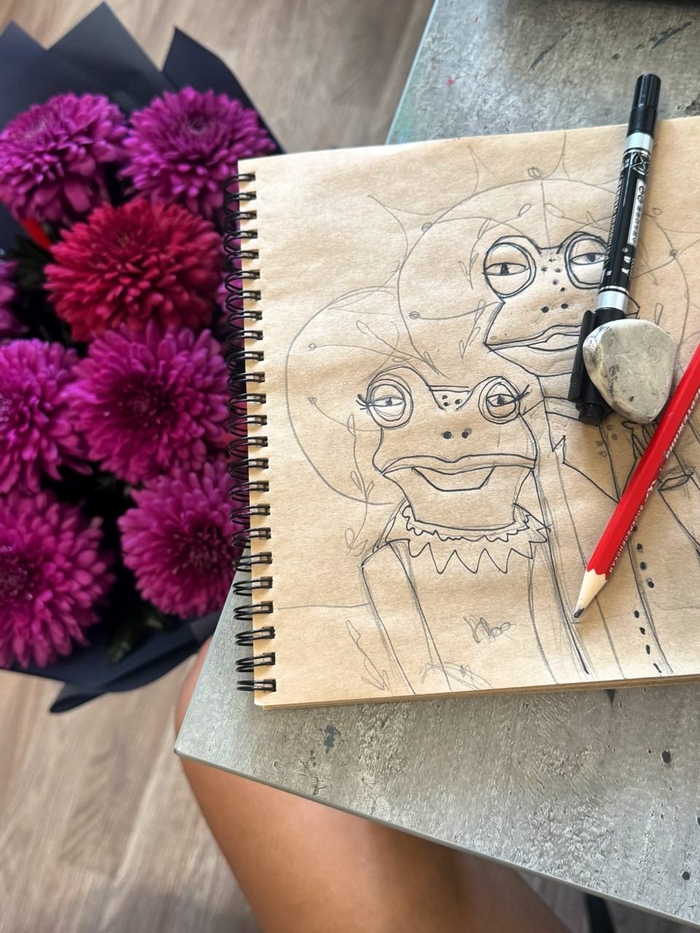 Нашпионила...