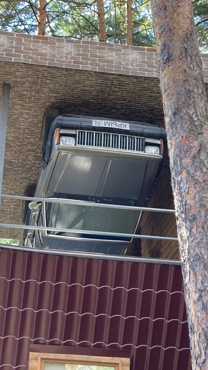 Почему в перевернутом вверх дном именно Крымские номера?