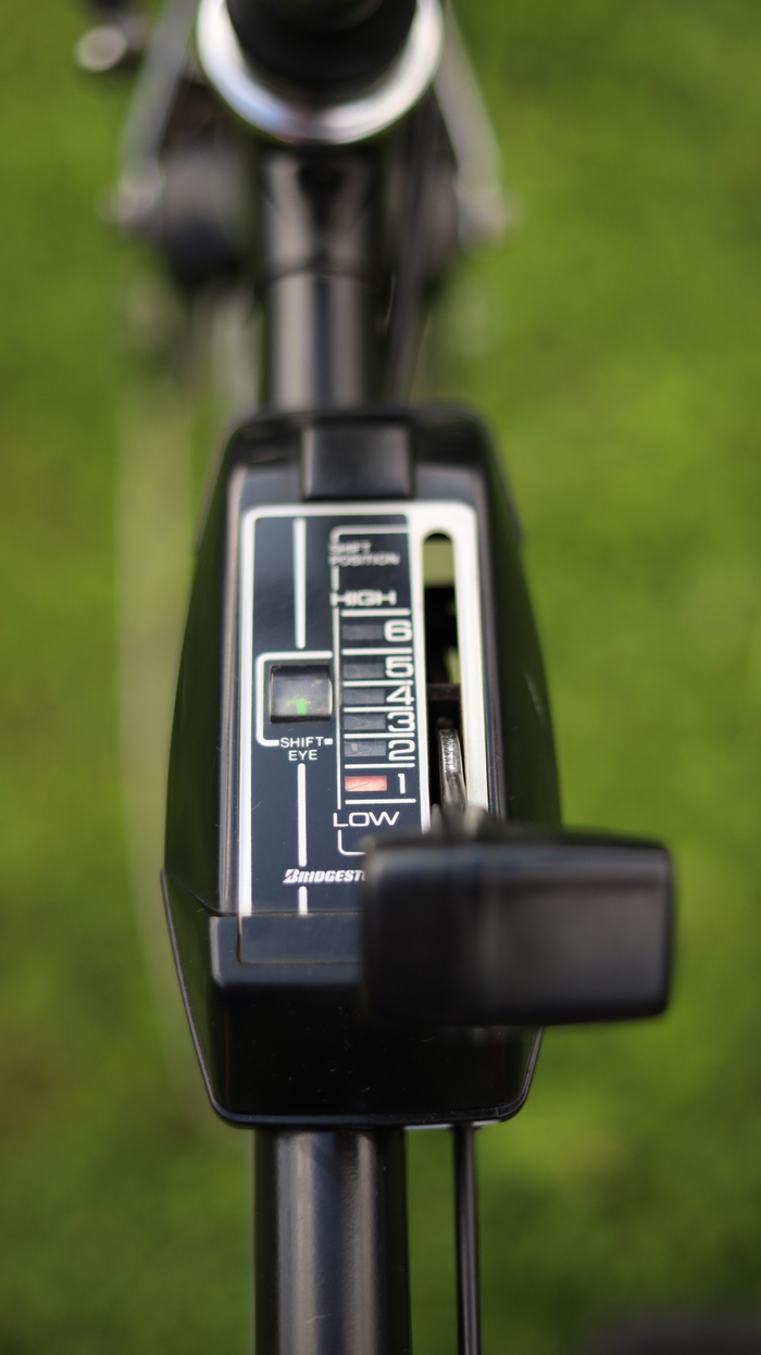 6 скоростей которые переключались как часы, с громким звуком( если нада пришлю колхозное видео по его работе)