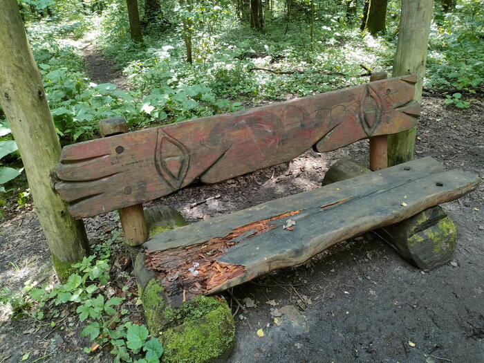 Сгнившая лавочка