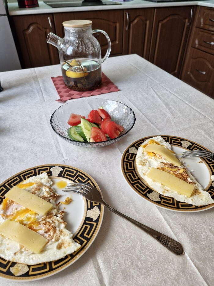 Утренний завтрак  в компании любимого человека  — это как глоток свежего воздуха , который дарит радость  на весь день