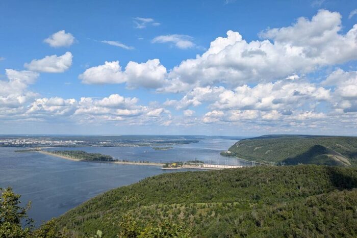 Вид с горы Отважная на Жигулевскую ГЭС маршруте Жигулевск-Яблоневый Овраг