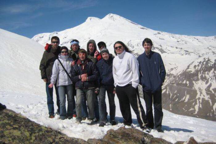 2008. Трушин (второй справа) -- руководитель команды Московской области на Всероссийской Олимпиаде школьников