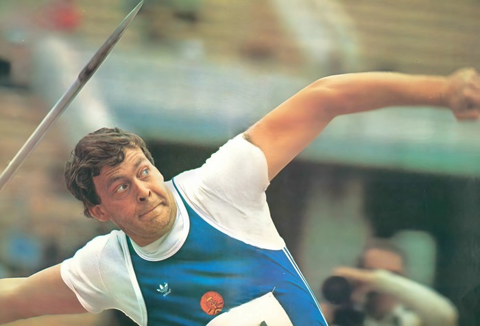   ()       100 . : . .  /  "  " 1985 .