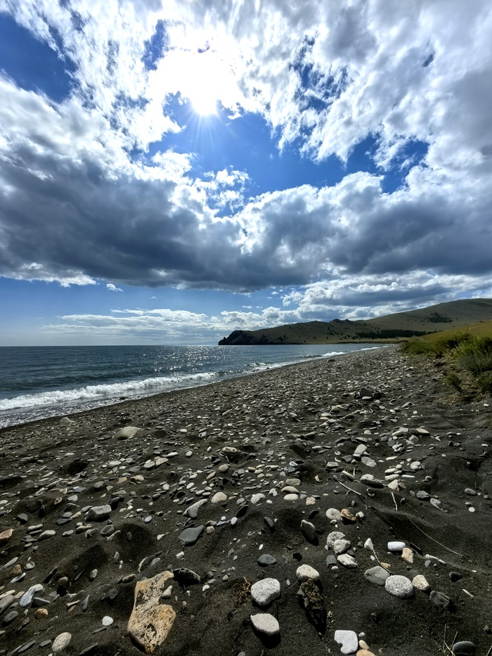 Пляж с чёрным песком