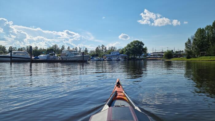 Догреб до яхт-клуба в Которосли. Оставил свою ласточку под охраной.