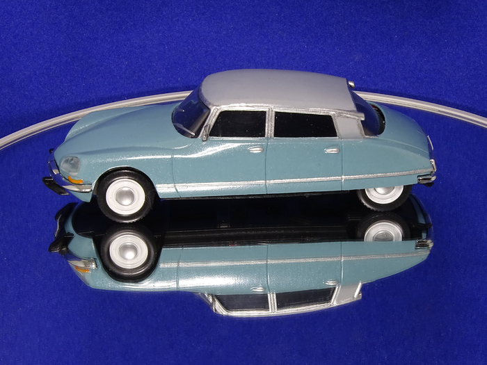 Рис. 10. Электрифицированная модель автомобиля Citroen DS21 из детективного сериала «Менталист» (вид слева)