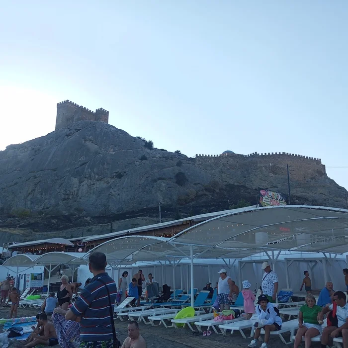 Судак расцвёл Черное море, Крым, Путешествие по России, Автопутешествие, Город Судак, Новый свет, Южный берег Крыма, Курорт, Море, Длиннопост