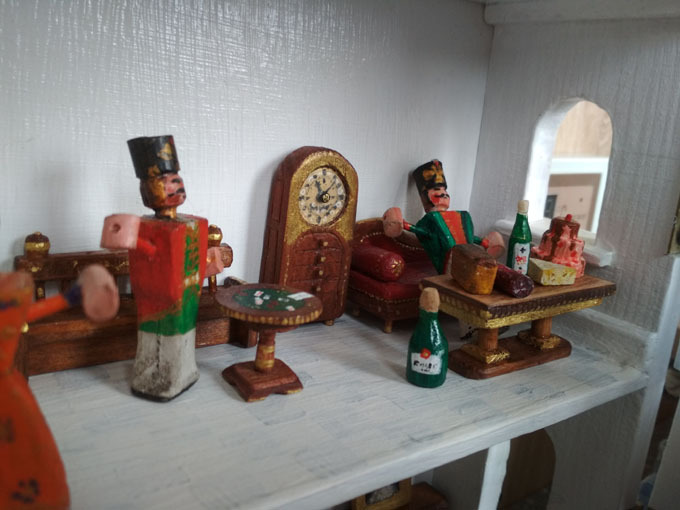 А этим лишь бы что праздновать!