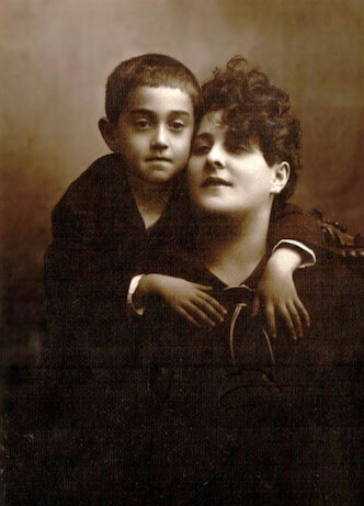 Виктор Драгунский с матерью