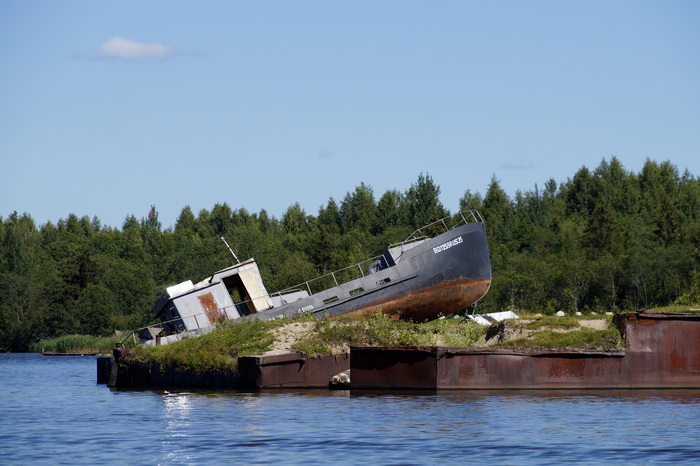 Давно там лежит, судя по Я-картам