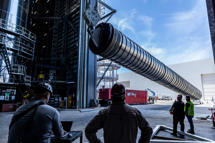 Новый топливопровод - размерами не сильно меньше первой ступени Falcon 9.