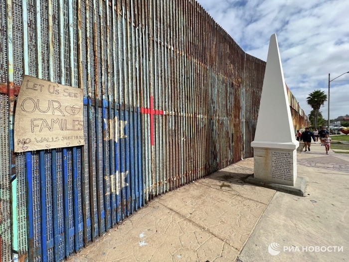 Трамп поручил покрасить стену на границе с Мексикой в черный цвет