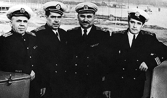 Как сложилась судьба Зосимы Семёновича Рашева, который в 1942 году своим кораблём защитил судно «Обь» от 9-ти бального шторма