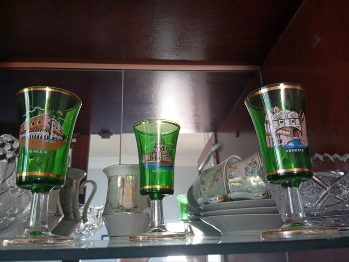 Рюмки из Италии конца 70-х, в наборе 6 штук (остальные в кадр не влезли).