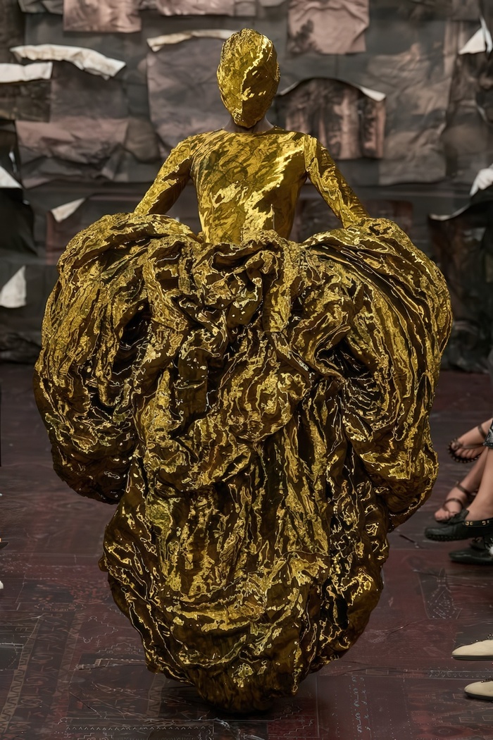 Maison Margiela Artisanal Couture Fall 2025: ,     ,   , , , , ,  , , Maison Margiela