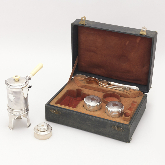 Дорожный кофейный сервиз. Франция, 1866–1868 гг. Музей Купера.