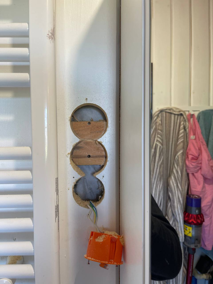 обрешетка - еще ландно. Там плохо видно, оно еще и в стойку попало ((