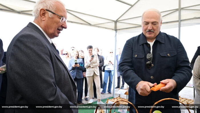 : <!--noindex--><a href="https://pikabu.ru/story/azaryonok_o_tom_pochemu_vazhno_chestno_govorit_s_narodom_13134023?u=http%3A%2F%2Fpresident.gov.by&t=president.gov.by&h=4e1d80695d02807ef740f4a313f7b6ceaf5459e0" title="http://president.gov.by" target="_blank" rel="nofollow noopener">president.gov.by</a><!--/noindex-->