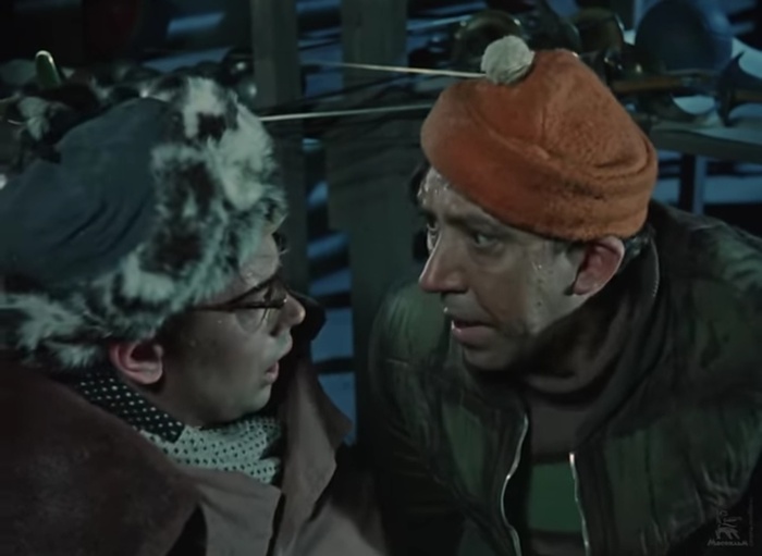 - А где выход? - Там. Руки вверх! -Во! (Фига)