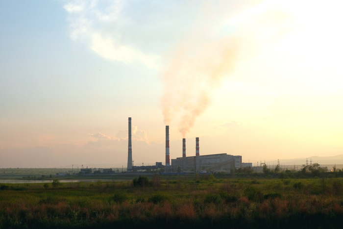 ГРЭС, располагающаяся на берегу озера Кенон