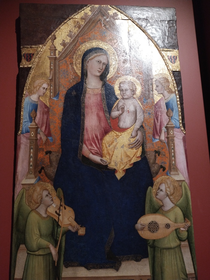 Готическая икона Мадонны