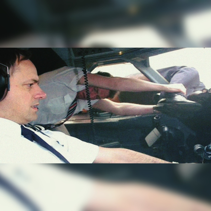 Пилота выкинуло из кабины на высоте 5 километров - и он выжил. Что произошло на борту рейса BA 5390? Прошлое, Реальность, Авиация, Гражданская авиация, Происшествие, 20 век, Пилот, Самолет, Длиннопост, Негатив