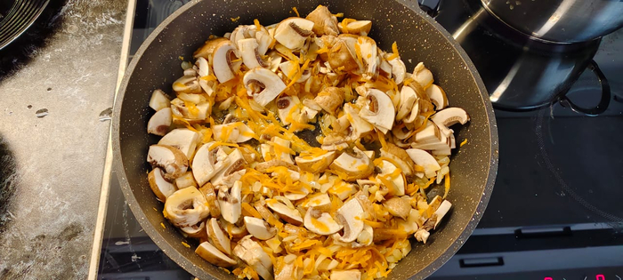 Мужская кухня. Утиная печень в сметане Продукты, Еда, Рецепт, Мужская кулинария, Ужин, Кухня, Картофель, Утка, Печень, Кулинария, Сметана, Мужское, Фотография, Мобильная фотография, Пюре, Грибы, Длиннопост